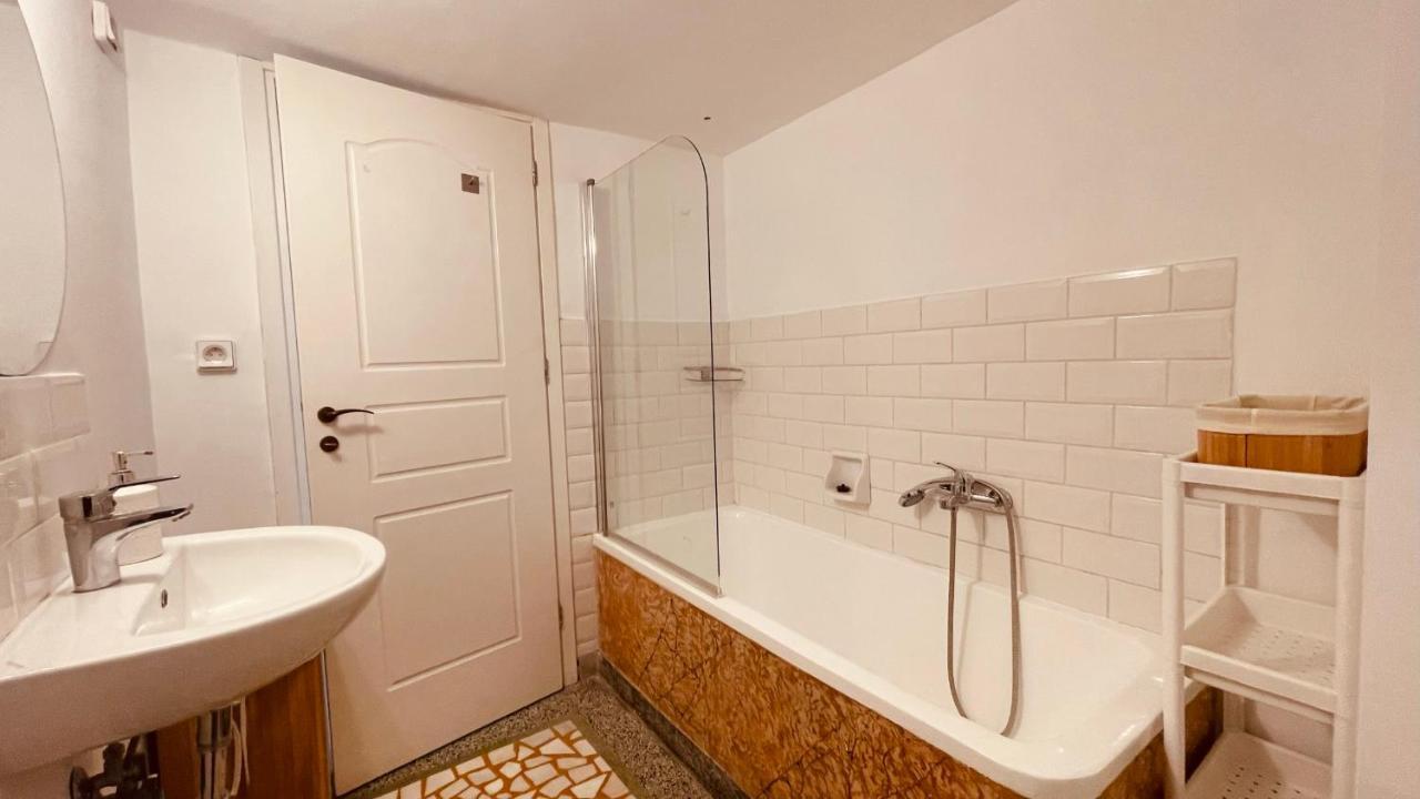 Daisy Apartment 15 Min To Acropolis เอเธนส์ ภายนอก รูปภาพ